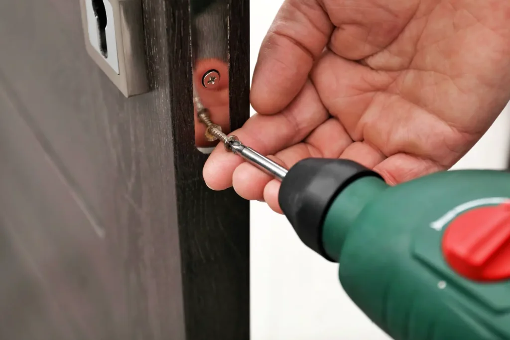 Wie macht der schlüsseldienst die tür auf